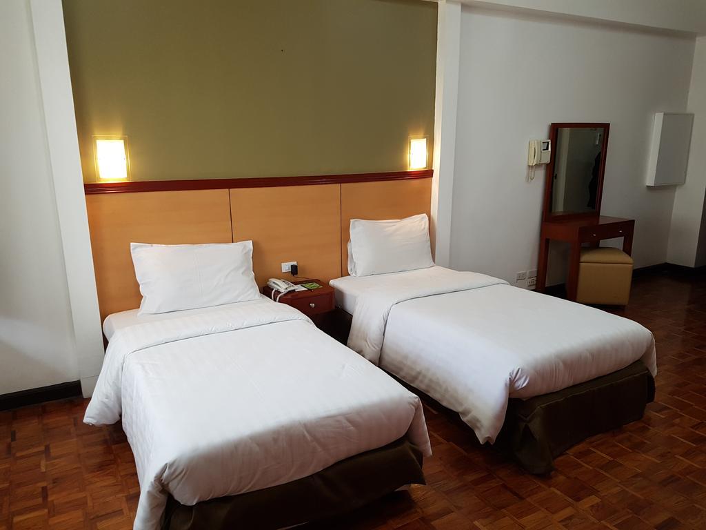 Bsa Tower Serviced Residences Макати Экстерьер фото